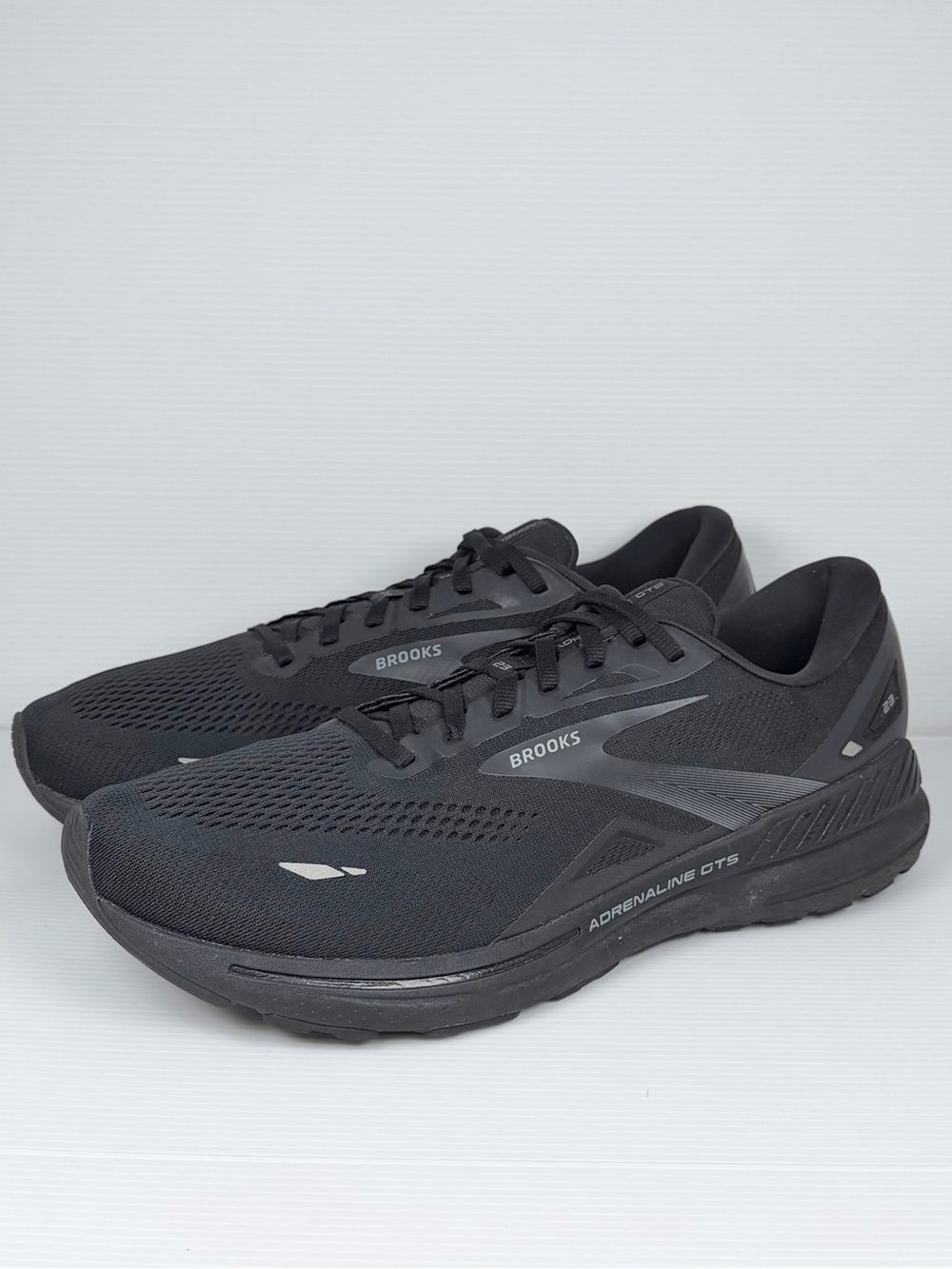 Brooks Adrenaline GTS 23 Black Running Shoes Men’s Size 14 D